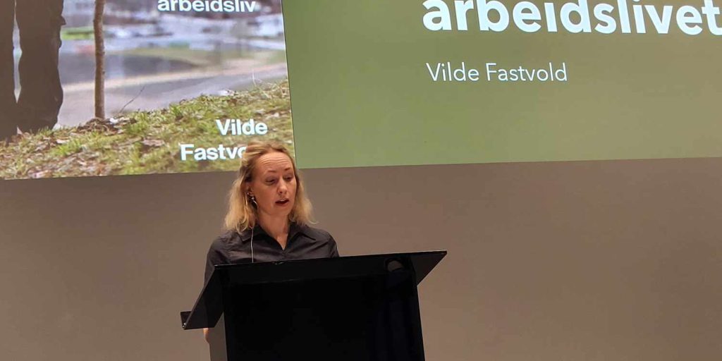 Vilde Fasvold på talerstolen.